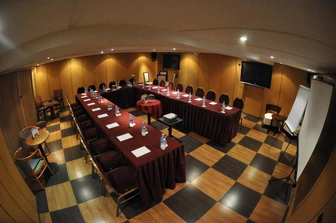 Oum Palace Hotel & Spa Casablanca Bagian luar foto
